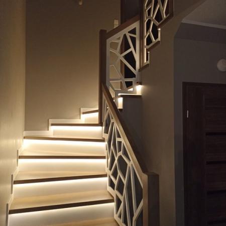 schody-jesionowe-bejcowane-balustrada-01